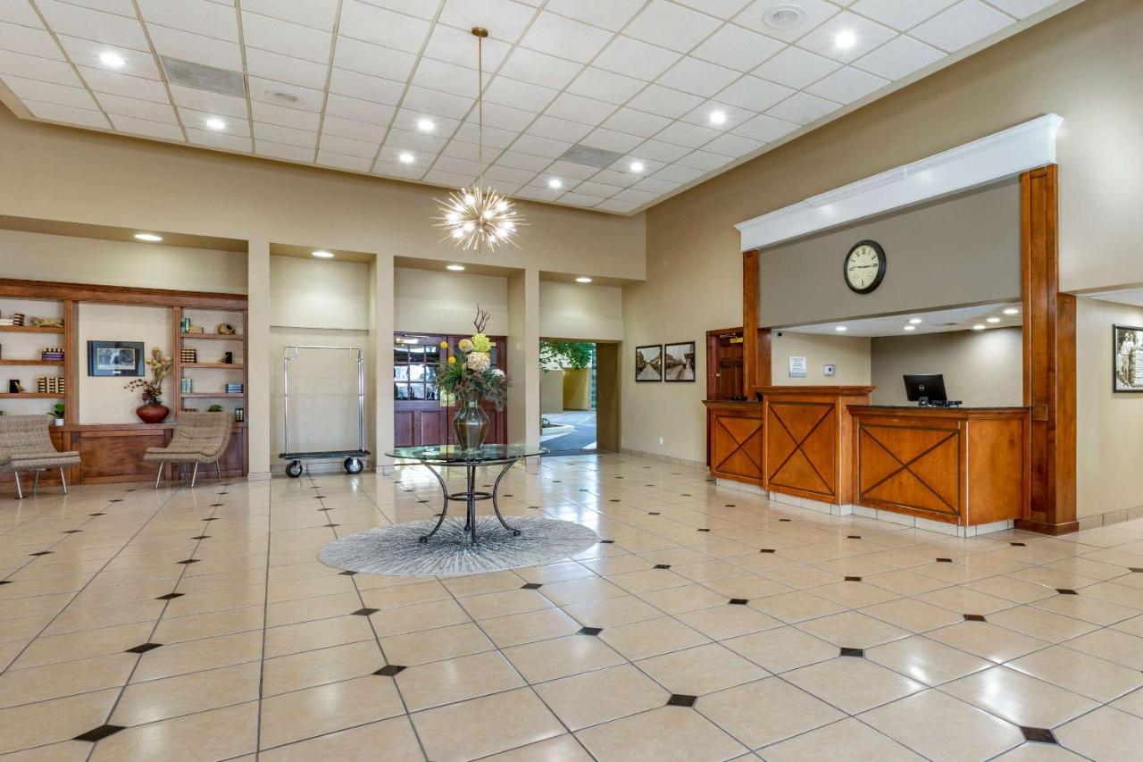 Clarion Inn & Suites Roswell Eksteriør billede