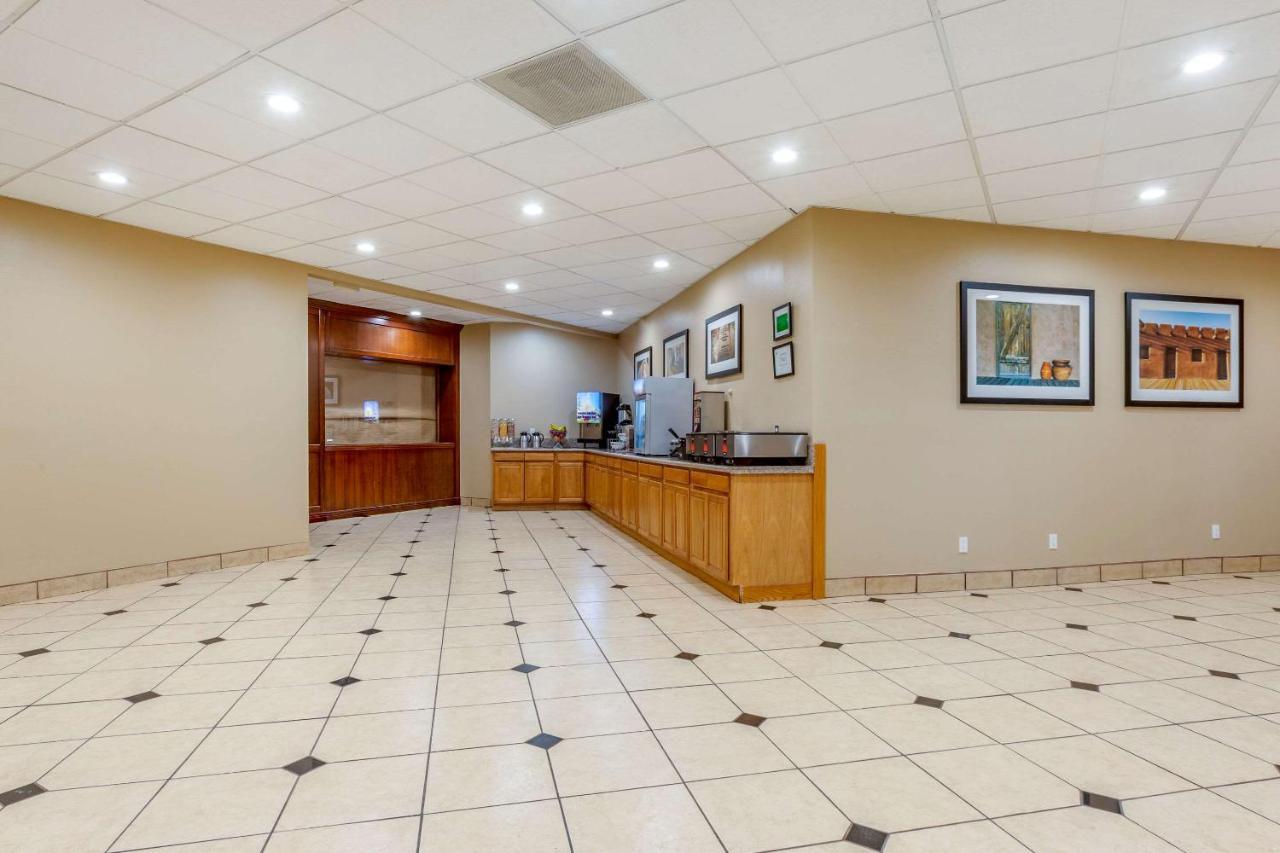 Clarion Inn & Suites Roswell Eksteriør billede