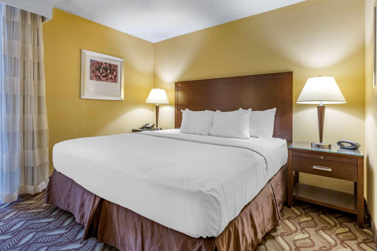 Clarion Inn & Suites Roswell Eksteriør billede